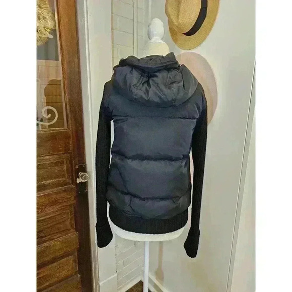 Gap '09 Women's Size XS Black Puffer Jacket with Ribbed Knit Sleeves - Picture 2 of 12